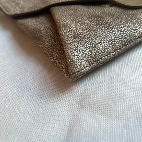 Givenchy RARE Antigona Leather Envelope Pebbled Beige Tan Clutch Handbag Logo - Picture 12 of 12